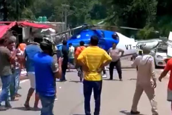 helicopter-emergency-landing-kedarnath-highway