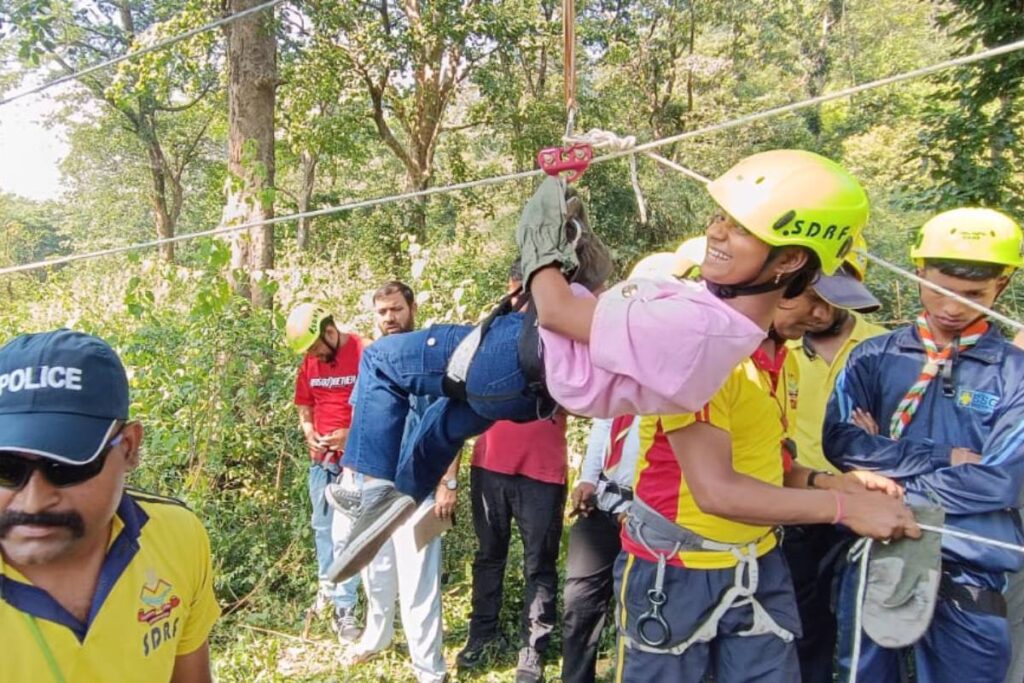 yuva-apada-mitra-yojna-sdrf