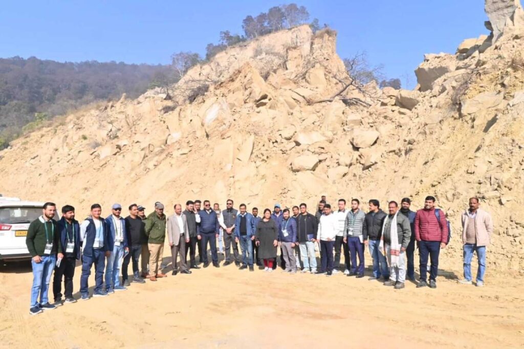 mansa-devi-landslide-control-team-inspection