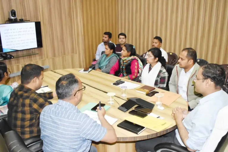 चमोली में जिलाधिकारी ने प्रधानमंत्री मातृ वंदना योजना की समीक्षा कर प्रगति बढ़ाने के दिए निर्देश
